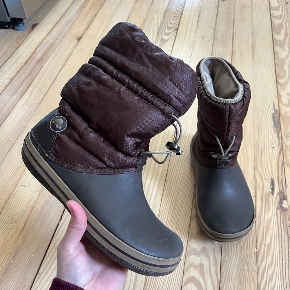 Crocs Winter Neo Puff Boot Women 8 Espresso Brown Quilted Nylon Snow Boot Puffer